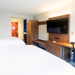 Standard Queen Room Two Queen Beds